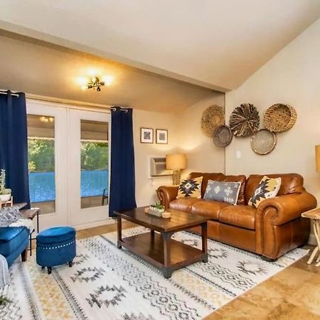 Boho Lakefront Condo With Stunning Views! Hawes 외부 사진
