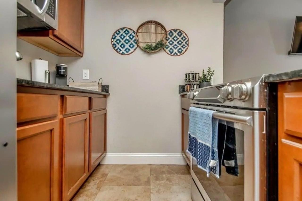 Boho Lakefront Condo With Stunning Views! Hawes 외부 사진